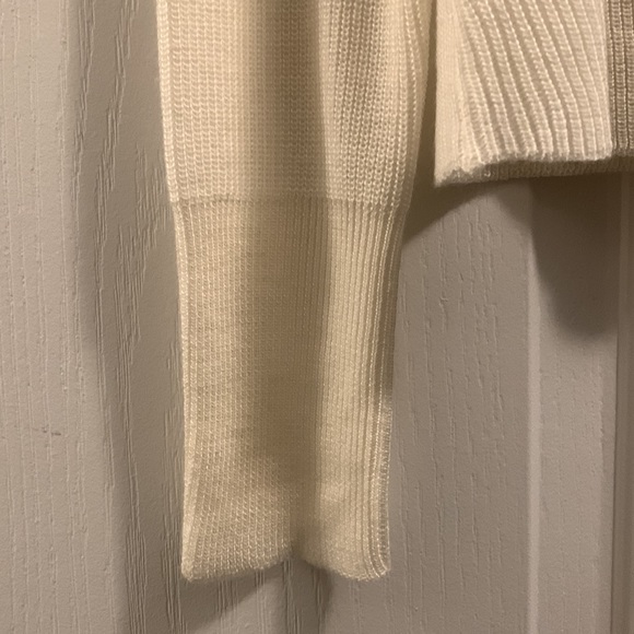 EUC John + Jenn sweater - Picture 5 of 9